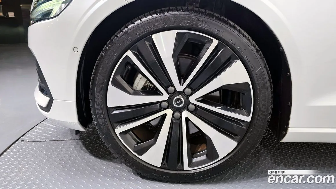 Volvo S60 2024 из KR, фото 7