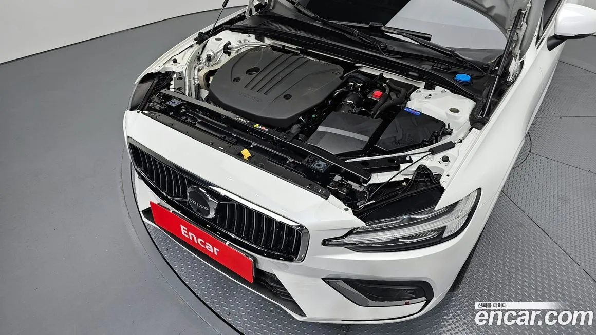 Volvo S60 2024 из KR, фото 8