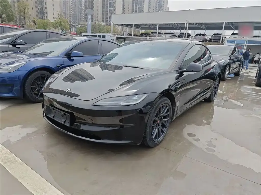 Tesla Model 3 — фото 1