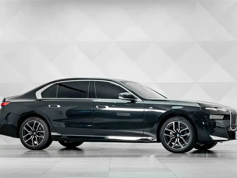 BMW 7 Series — фото 2