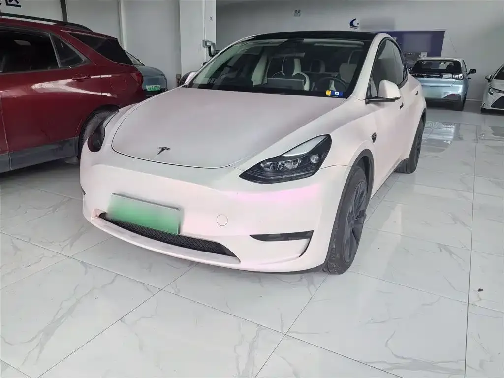 Tesla Model Y — фото 1