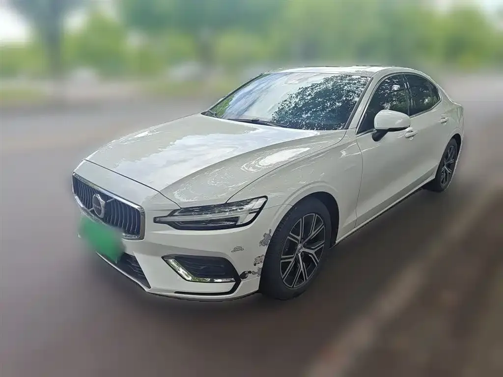 Volvo S60 — фото 1