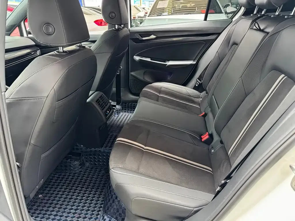 Volkswagen Golf 2021 из CN, фото 5