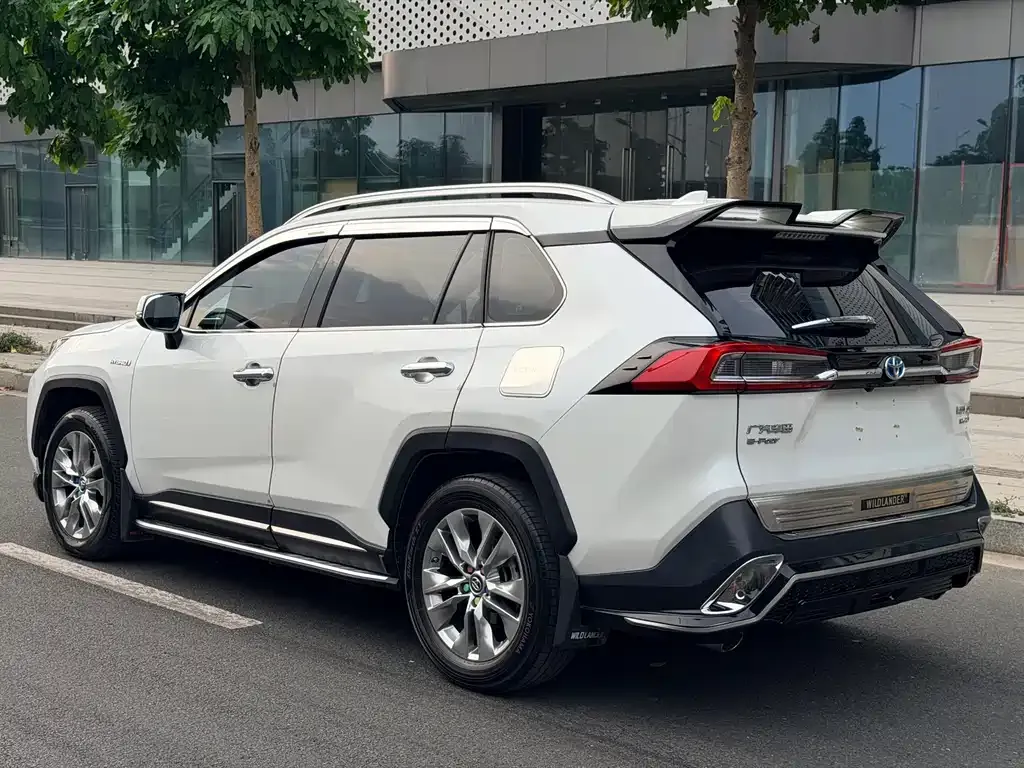 Toyota Wildlander — фото 10