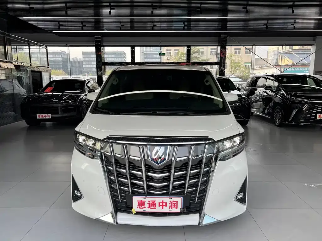 Toyota Alphard — фото 8