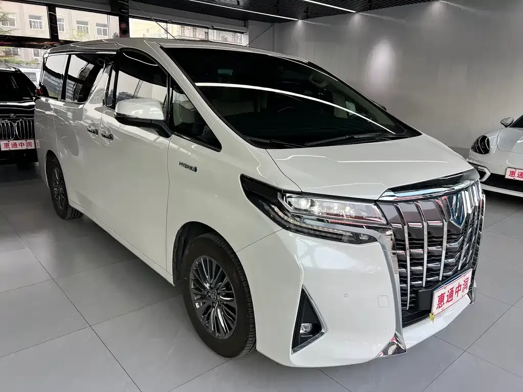 Toyota Alphard — фото 7