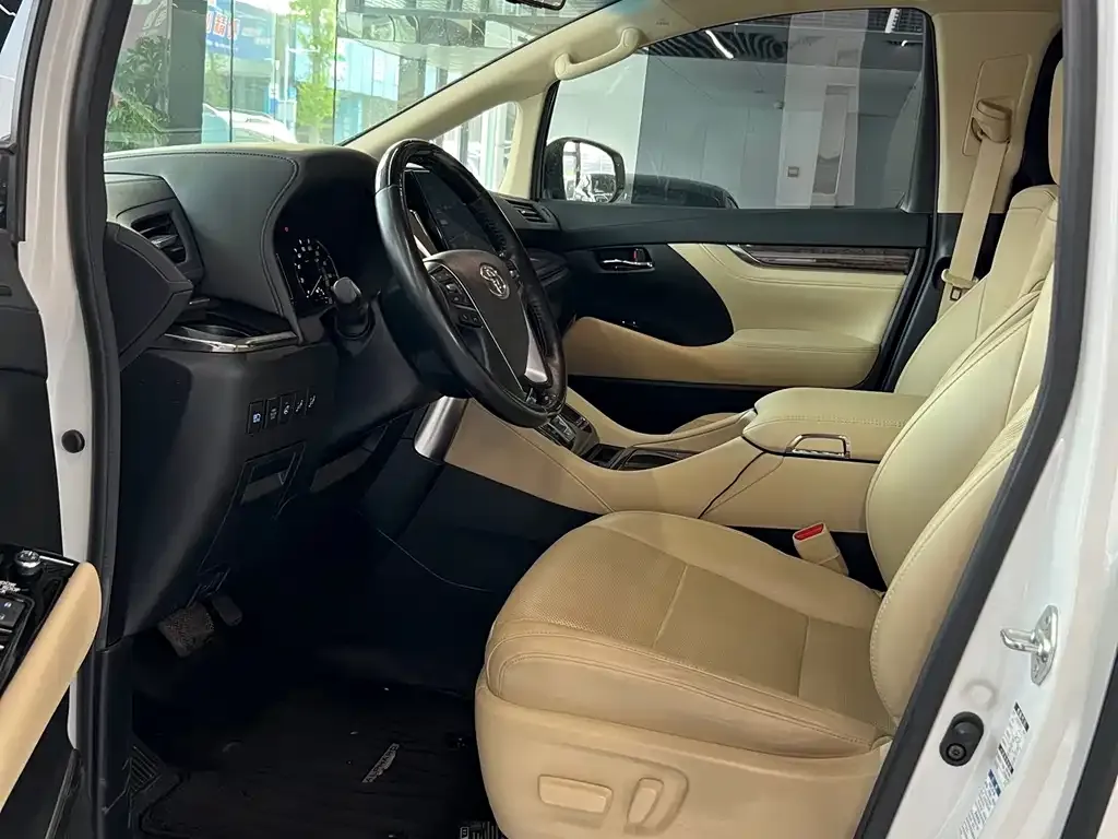 Toyota Alphard — фото 2