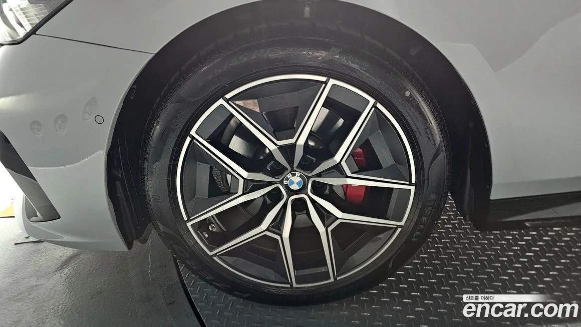 BMW 5-Series 2025 из KR, фото 9