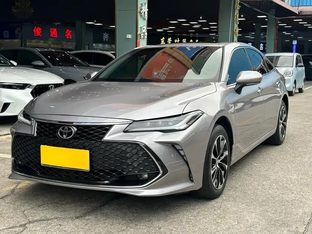 Toyota Avalon — фото 1