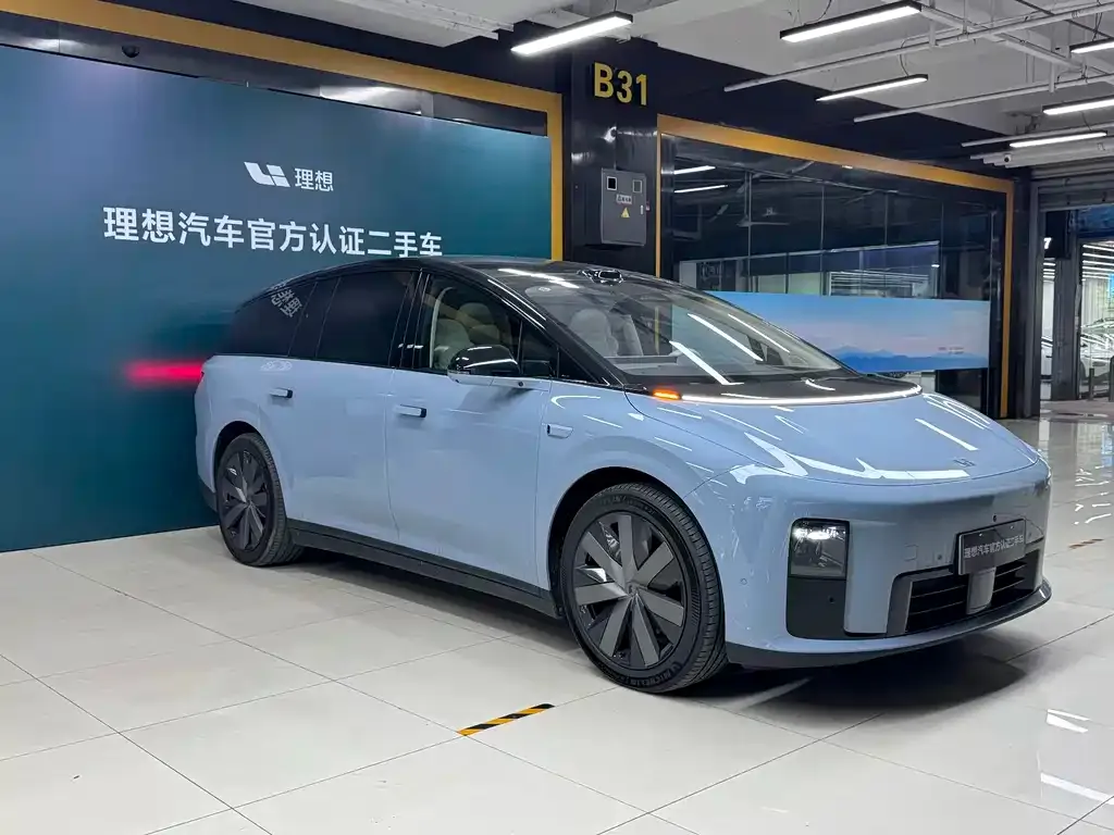 Li Auto i8 — фото 1