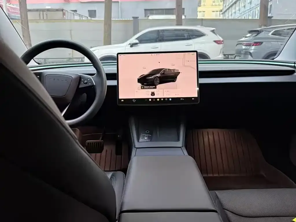 Tesla Model 3 — фото 2