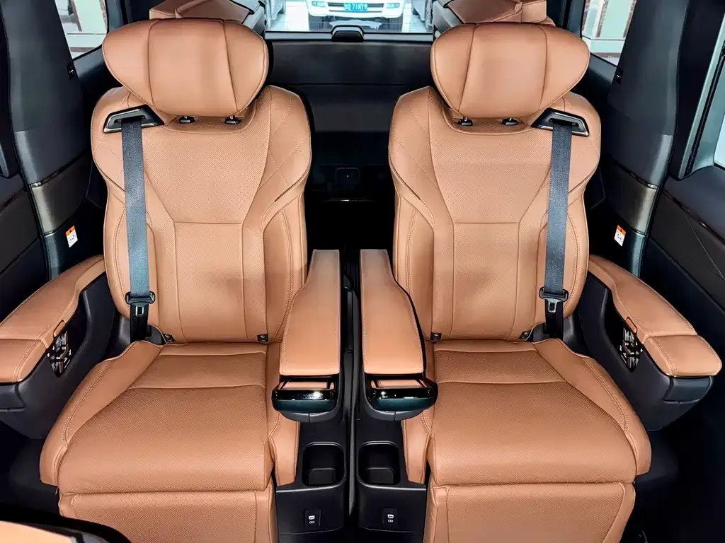 Toyota Vellfire — фото 3
