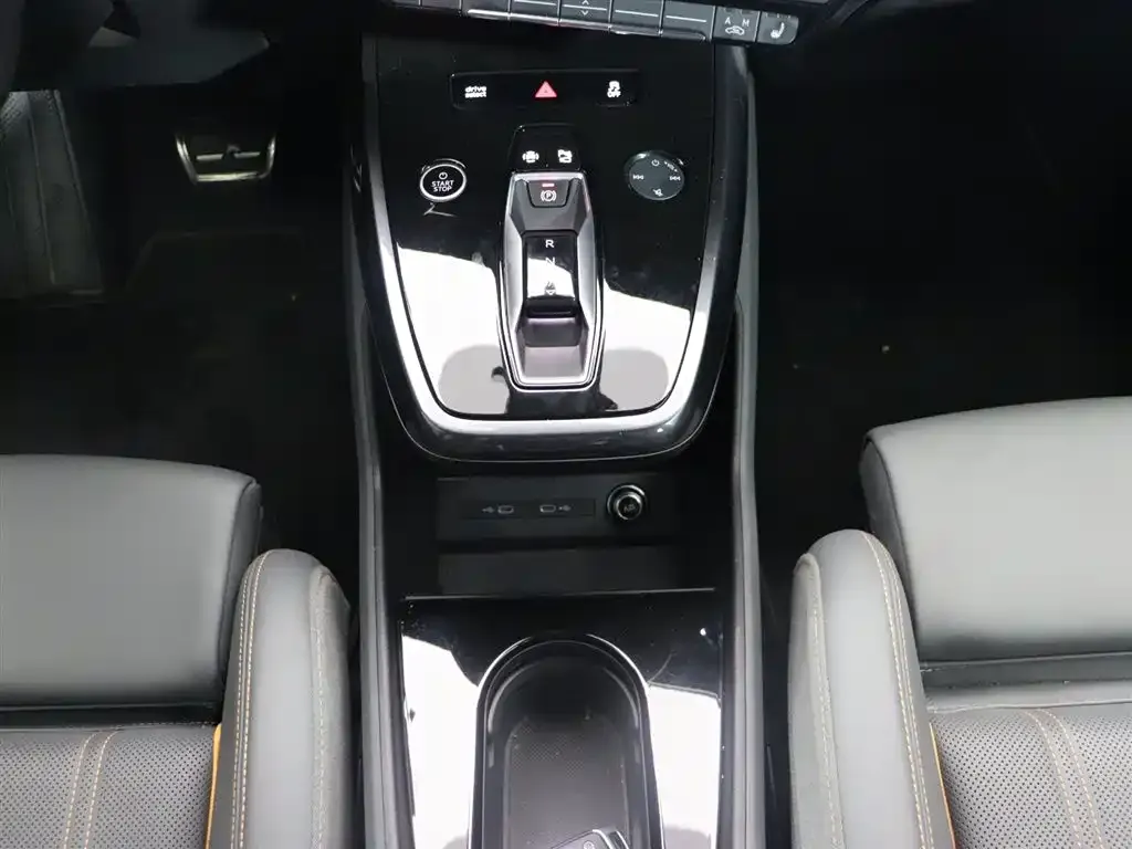 Audi Q4 e-tron — фото 10