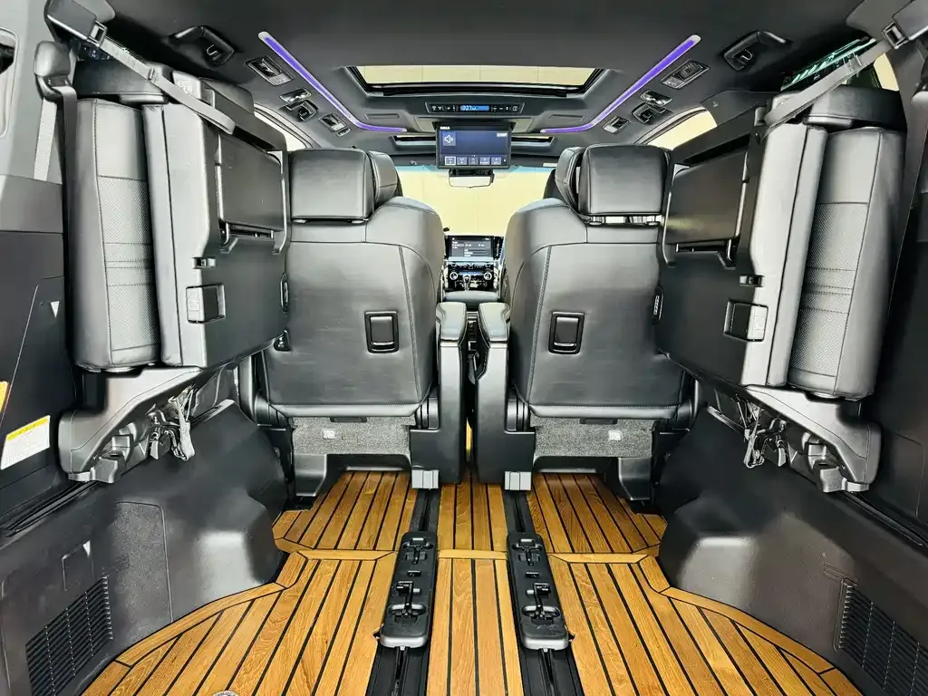 Toyota Alphard — фото 7