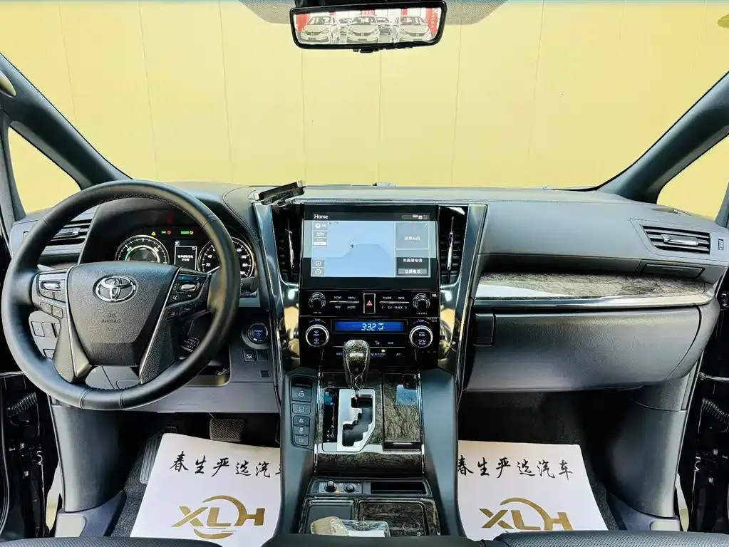 Toyota Alphard — фото 6