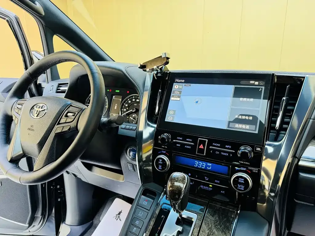 Toyota Alphard — фото 3