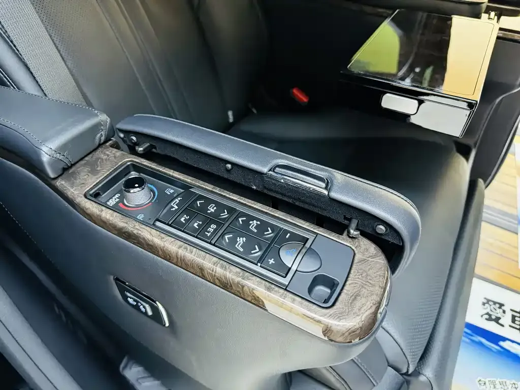 Toyota Alphard — фото 4