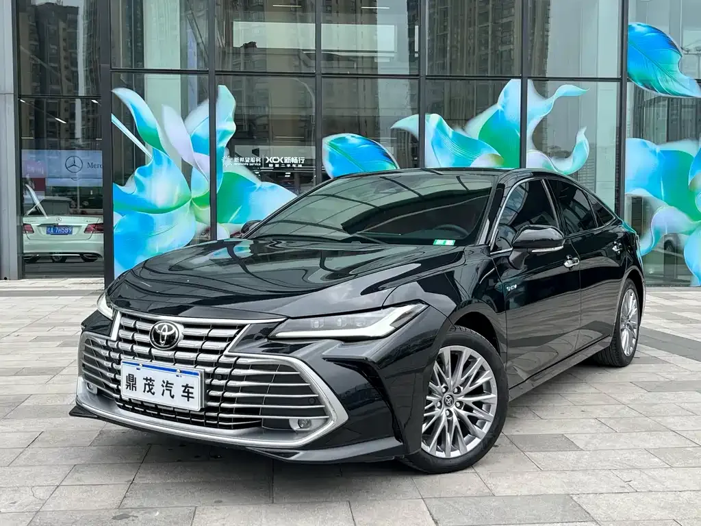 Toyota Avalon — фото 1