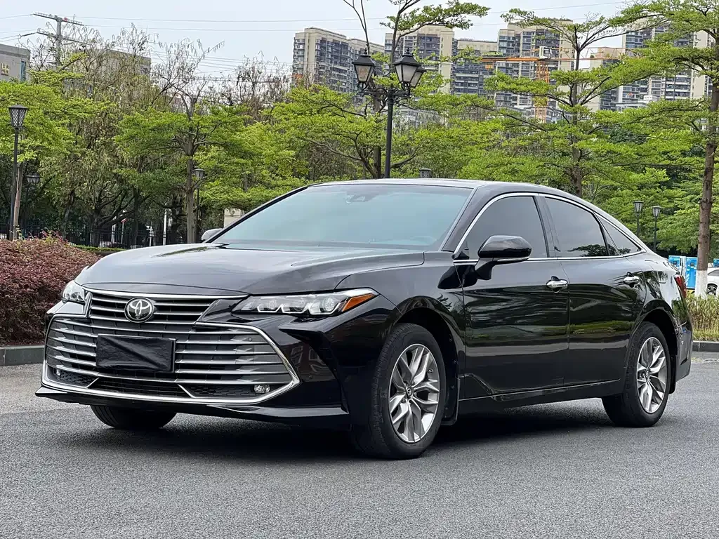 Toyota Avalon — фото 1