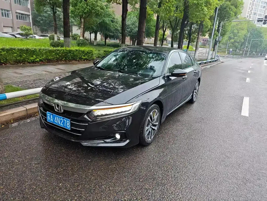 Honda Accord — фото 1