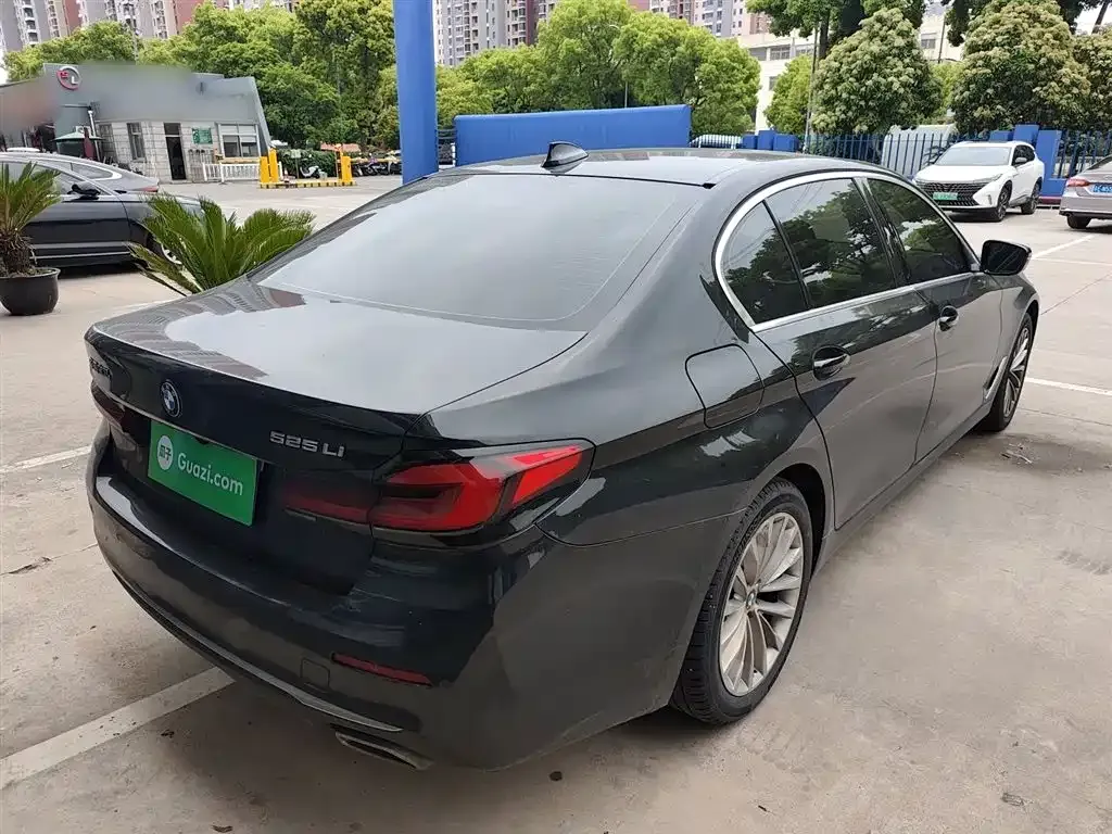 BMW 5 Series — фото 10