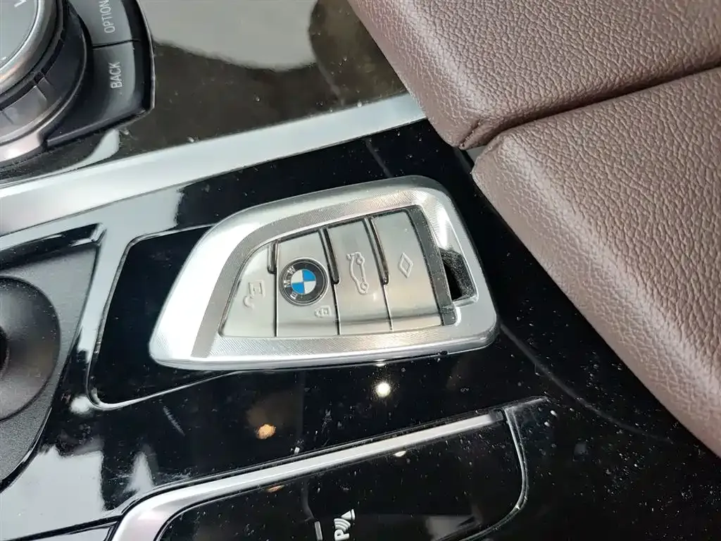 BMW 5 Series — фото 6