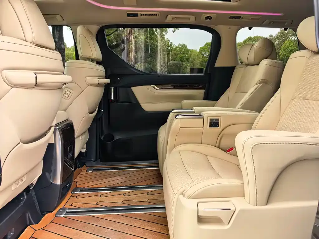 Toyota Alphard — фото 3