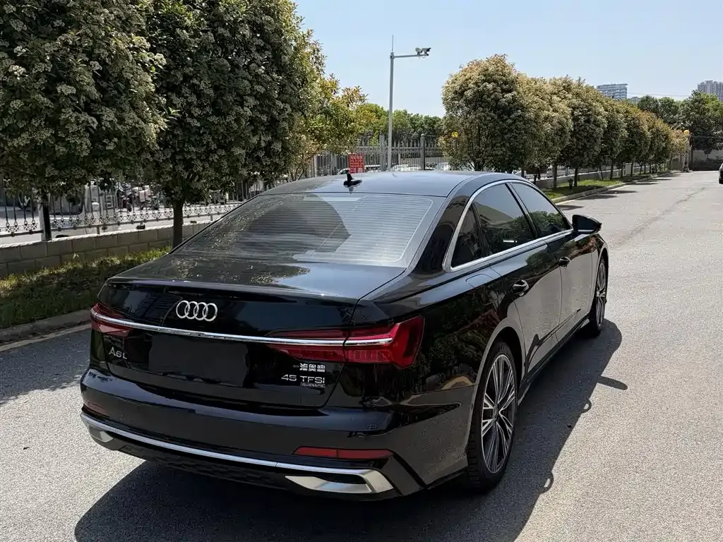 Audi A6L — фото 9