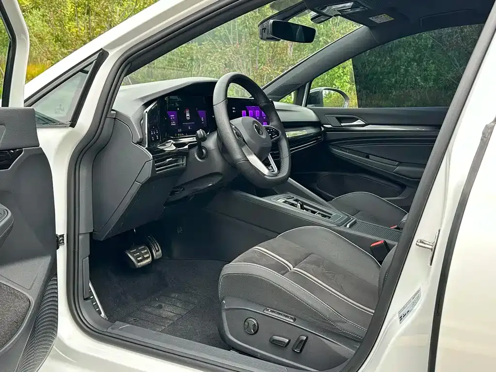 Volkswagen Golf 2022 из CN, фото 4