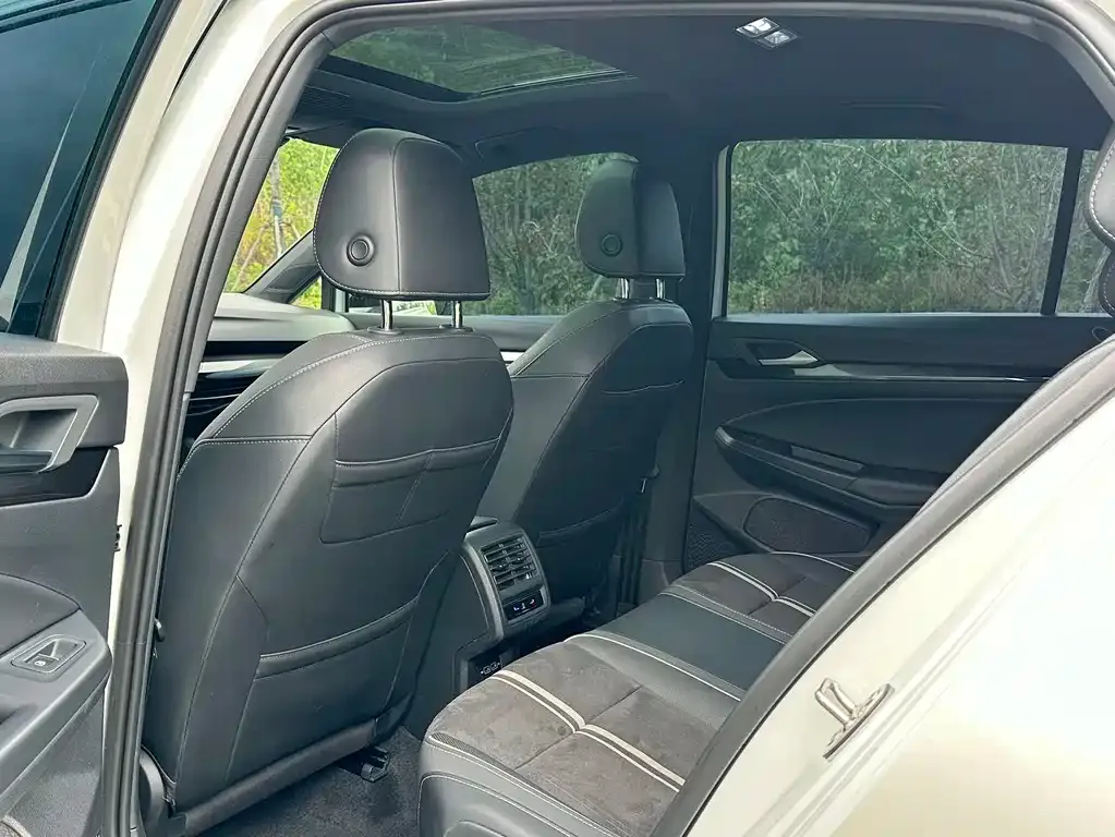 Volkswagen Golf 2022 из CN, фото 2
