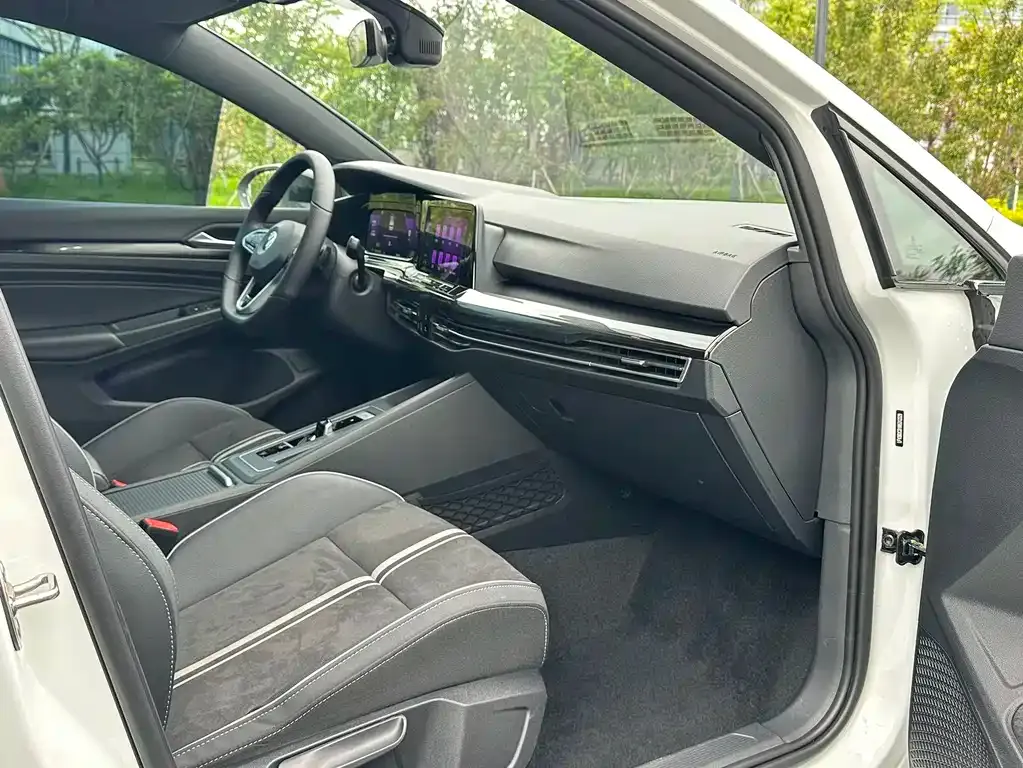 Volkswagen Golf 2022 из CN, фото 7