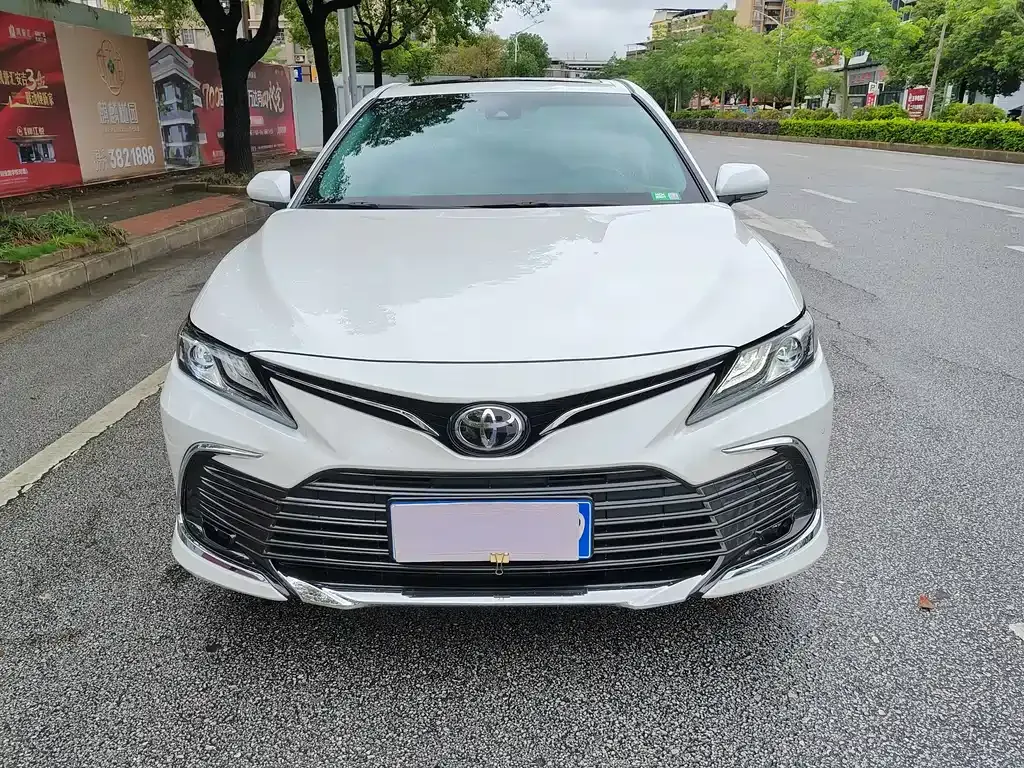 Toyota Camry — фото 2