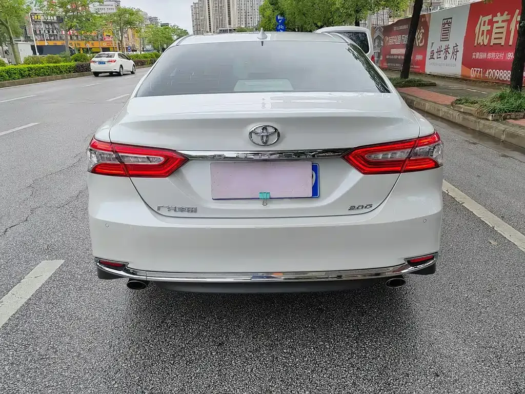 Toyota Camry — фото 4