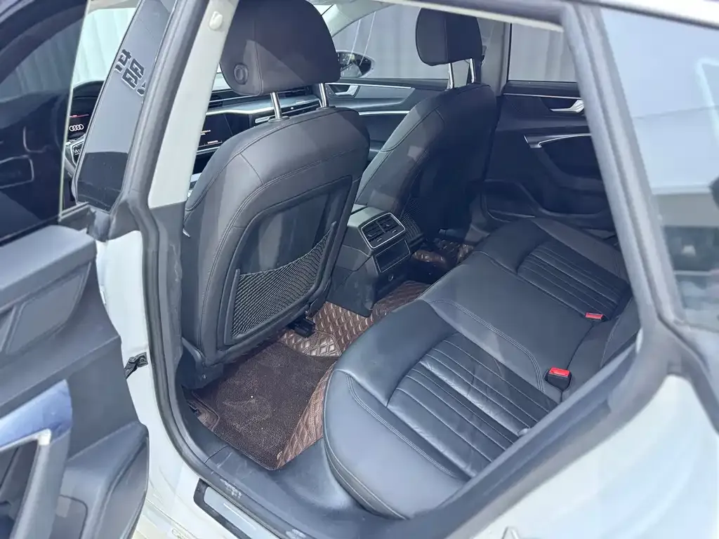 Audi A7 2021 из CN, фото 8