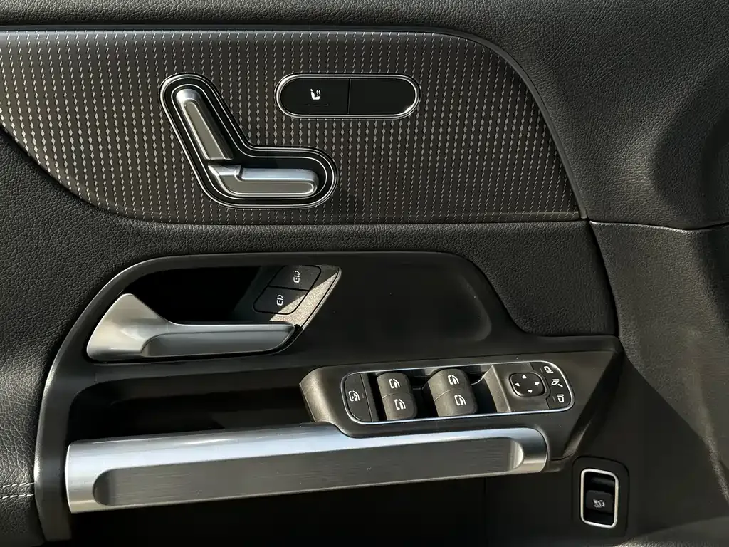 Mercedes-Benz GLB 2023 из CN, фото 10