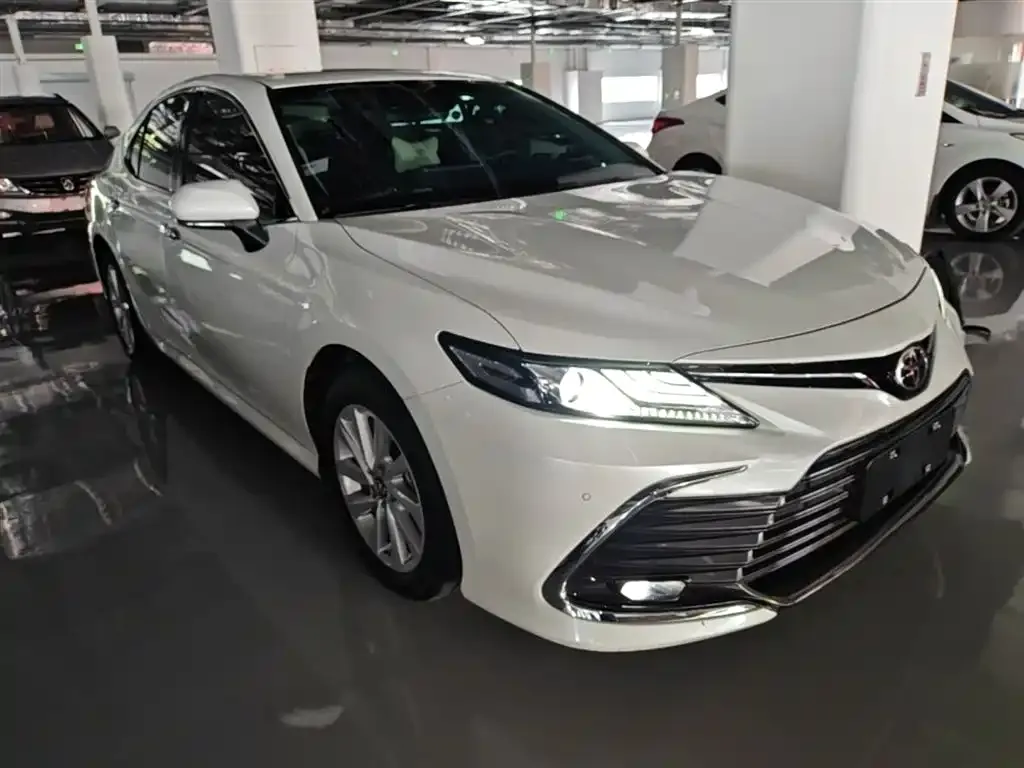 Toyota Camry — фото 6