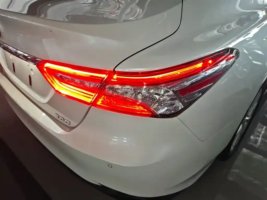 Toyota Camry — фото 10