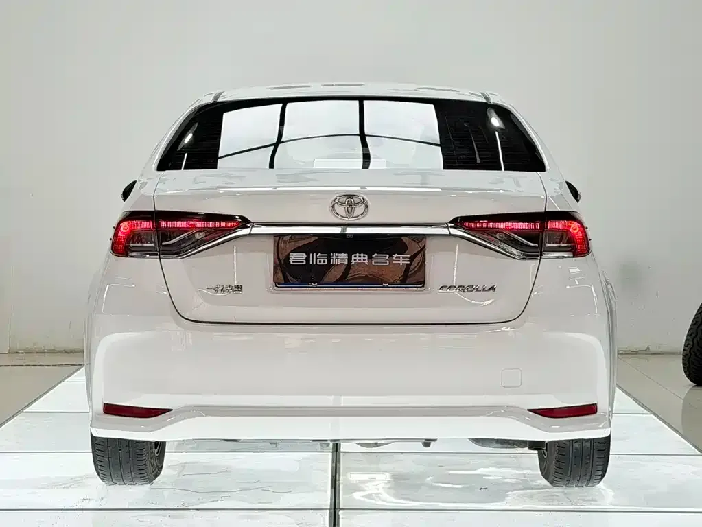 Toyota Corolla — фото 9