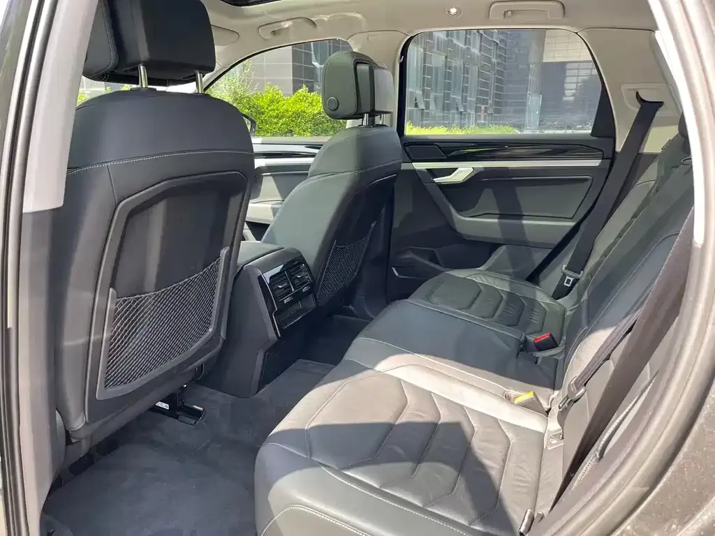 Volkswagen Touareg 2021 из CN, фото 2