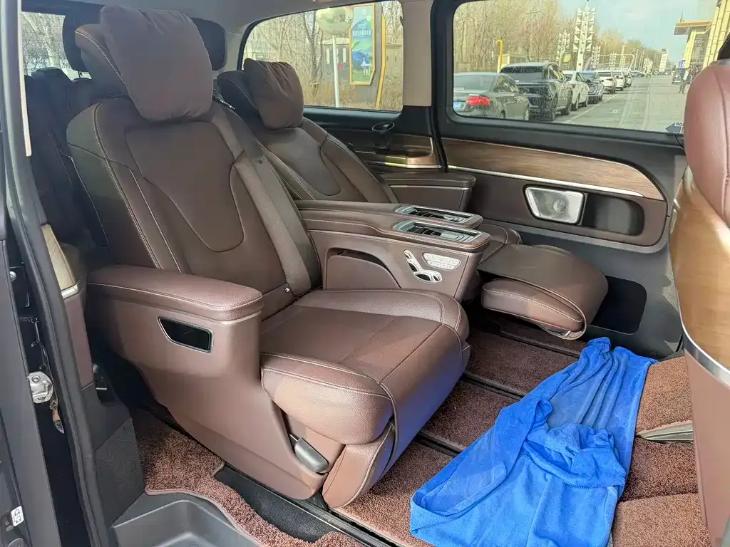 Mercedes-Benz V-Class 2024 из CN, фото 3