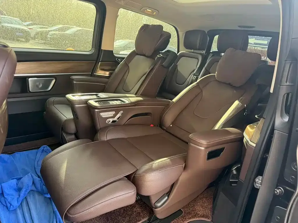Mercedes-Benz V-Class 2024 из CN, фото 2