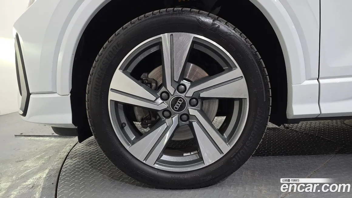 Audi Q2 2023 из KR, фото 8