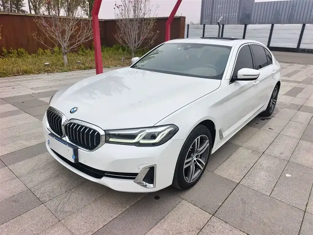 BMW 5 Series — фото 1