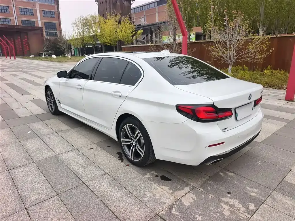 BMW 5 Series — фото 10