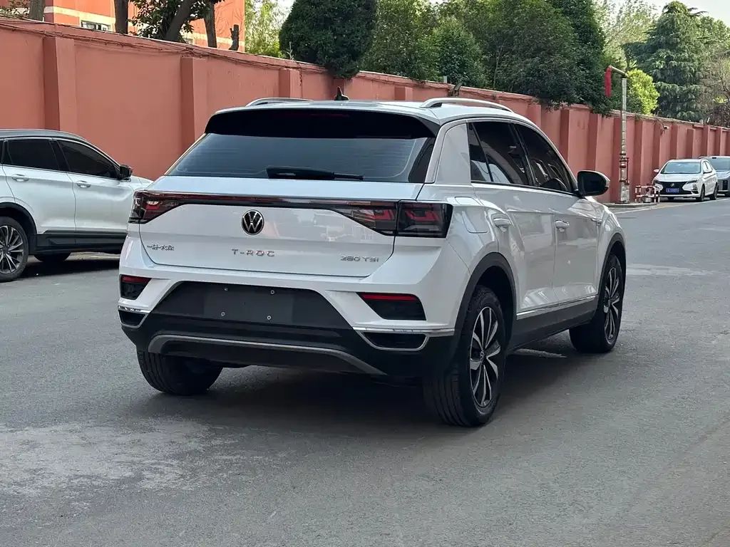 Volkswagen T-Roc — фото 6