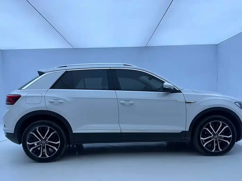 Volkswagen T-Roc — фото 6