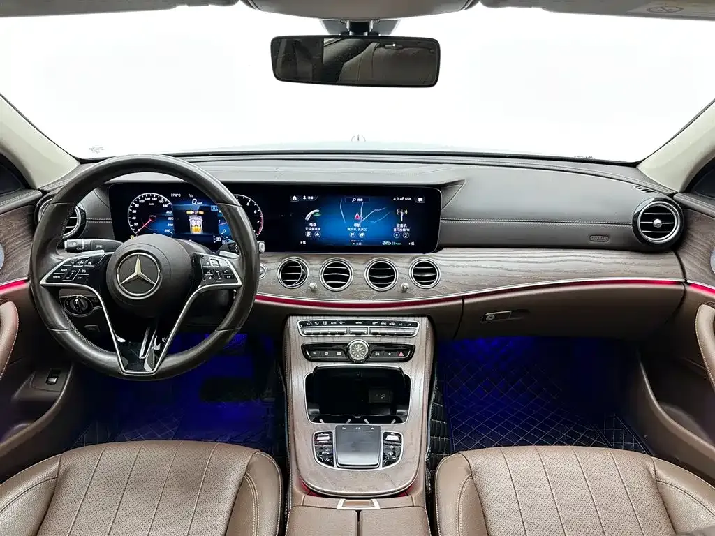 Mercedes-Benz E-Class — фото 9