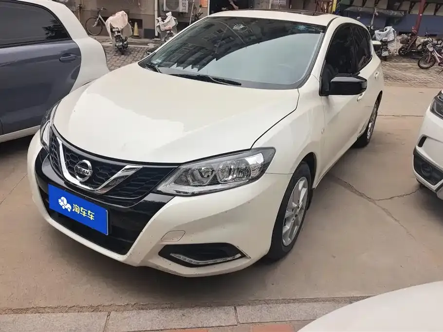 Nissan Tiida — фото 1