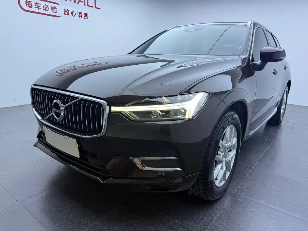 Volvo XC60 — фото 1
