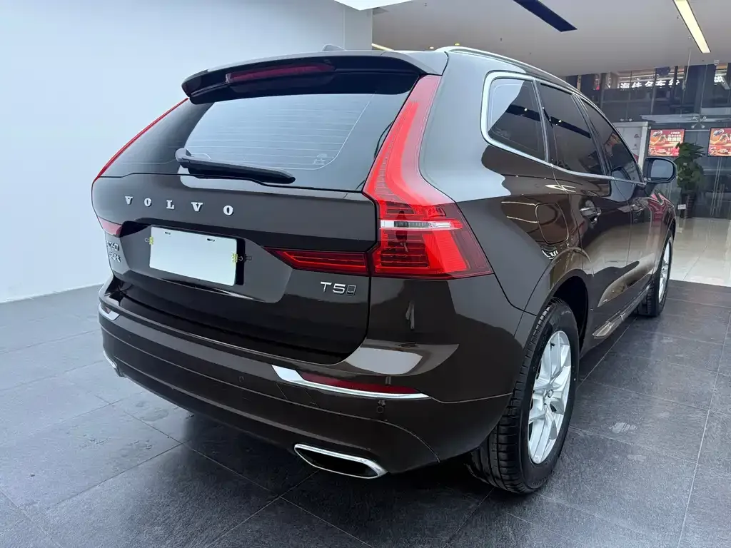 Volvo XC60 — фото 9